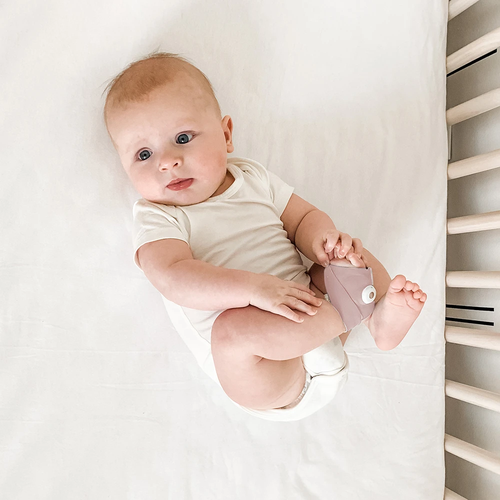 Owlet Dream Duo – Chytrá ponožka se zdravotnickou certifikací Owlet Dream Sock<sup>TM</sup>  (Matně růžová) & kamera Owlet Cam<sup>TM</sup> 2 - Obrázek 2